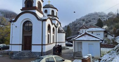 Распоред богослужења за божићне празнике у храму у Малом Зворнику