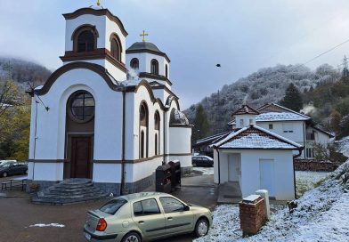 Распоред богослужења за божићне празнике у храму у Малом Зворнику