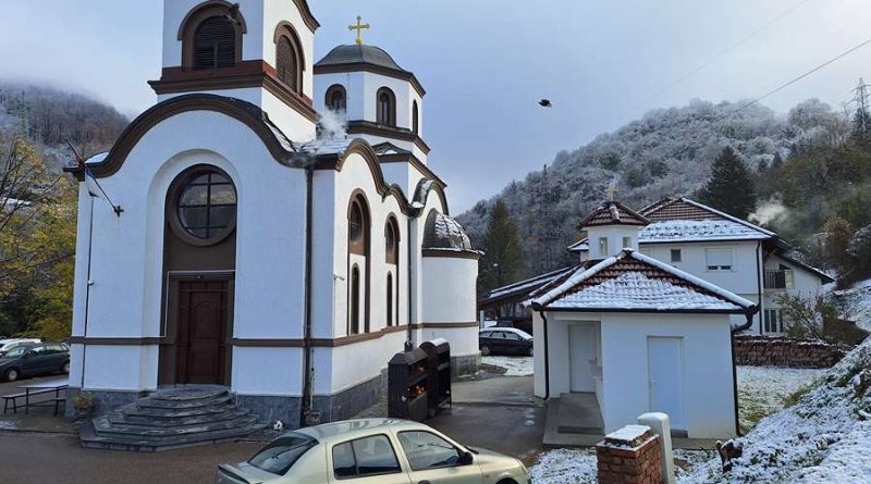 Распоред богослужења за божићне празнике у храму у Малом Зворнику