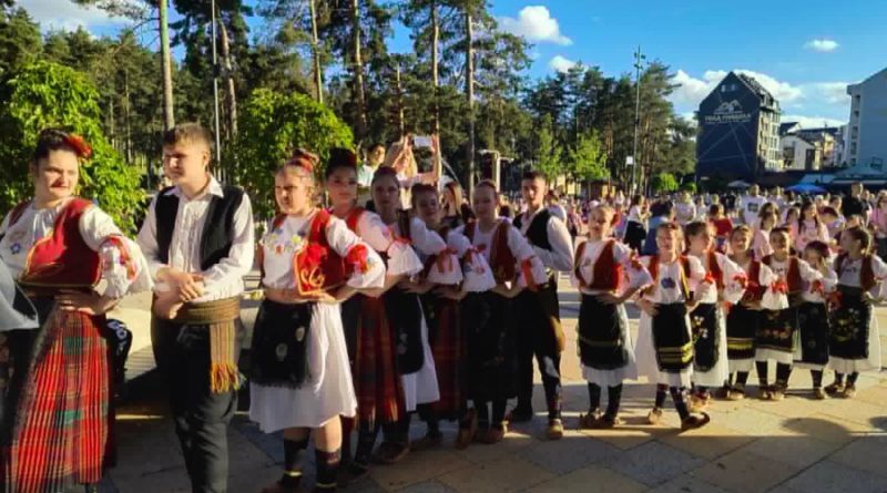 Камп „Златиборска ноћ” окупио бројне ансамбле: Међу учесницима и фолклорна секција Библиотеке „17. септембар” Камп „Златиборска ноћ” окупио бројне ансамбле: Међу учесницима и фолклорна секција Библиотеке „17. септембар”