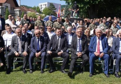 Делегација општине Мали Зворник у Братунцу одала пошту српским жртвама Средњег Подриња и Бирча Делегација општине Мали Зворник у Братунцу одала пошту српским жртвама Средњег Подриња и Бирча