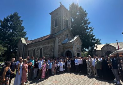 Шест деценија молитвеног Трага: Епископ Јеротеј служио на Илиндан у Доњој Борини Шест деценија молитвеног Трага: Епископ Јеротеј служио на Илиндан у Доњој Борини
