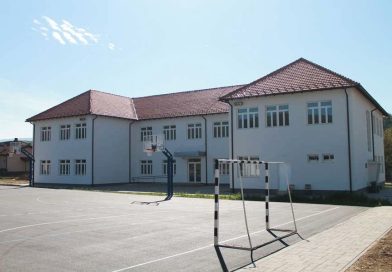 Комплетно обновљен спортски терен у Доњој Борини: Ученици ОШ „Браћа Рибар” добили модерно игралиште за наставу и рекреацију